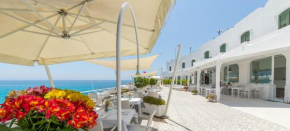 Гостиница La Roccia Hotel  Кастро